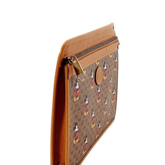 GUCCI 
Disney X Pouch - Picture 4 of 6